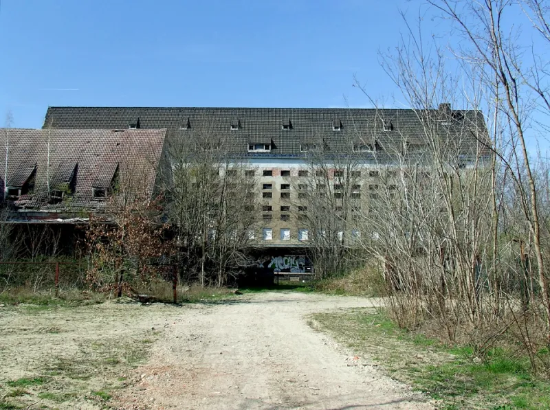 No Permits, No Problem: The Rogue Parkour Leagues Taking Over Forgotten Industrial America